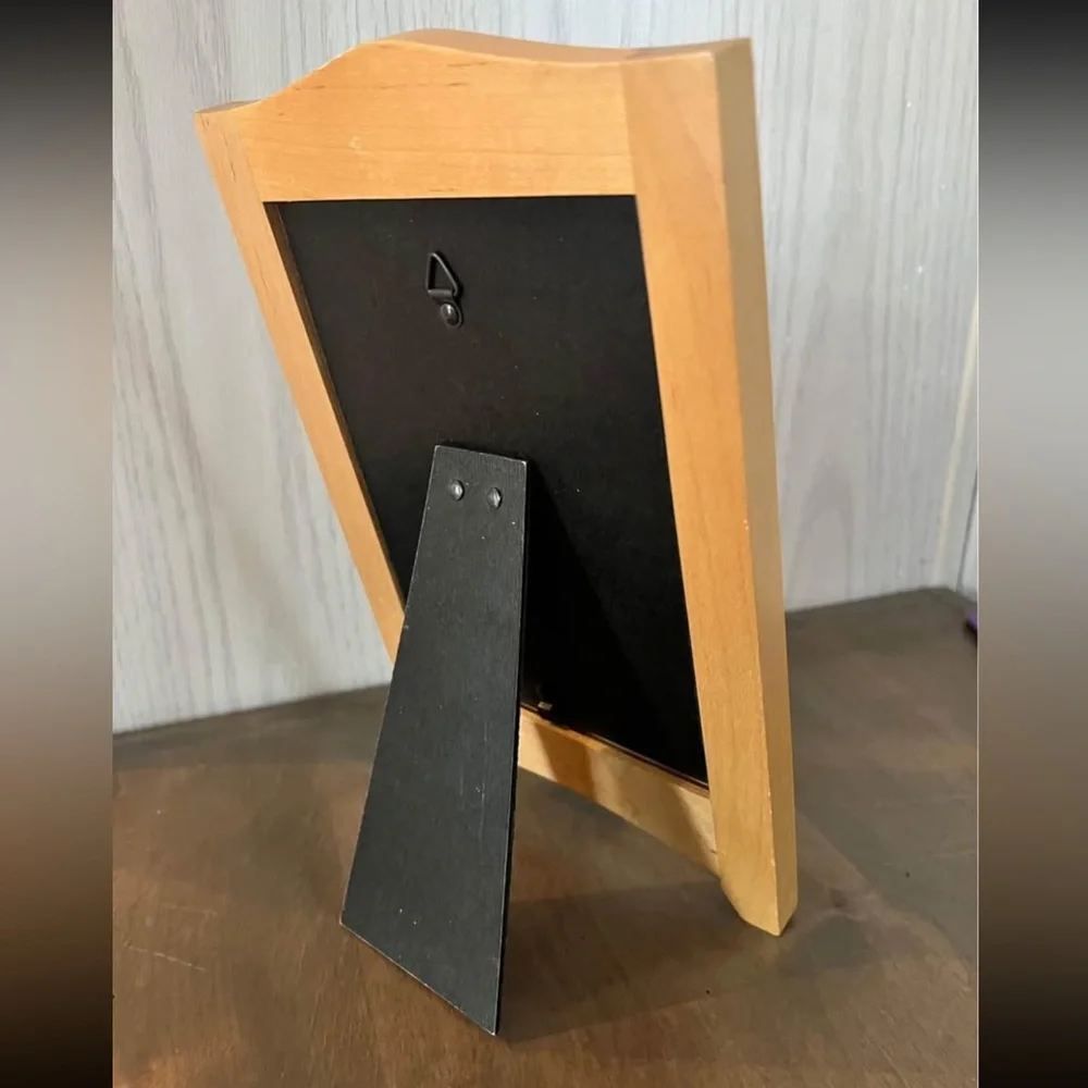 MERVYN’S AT HOME Wooden 5x7 Photo Frame in Fun Shape All Wood Frame with Glass